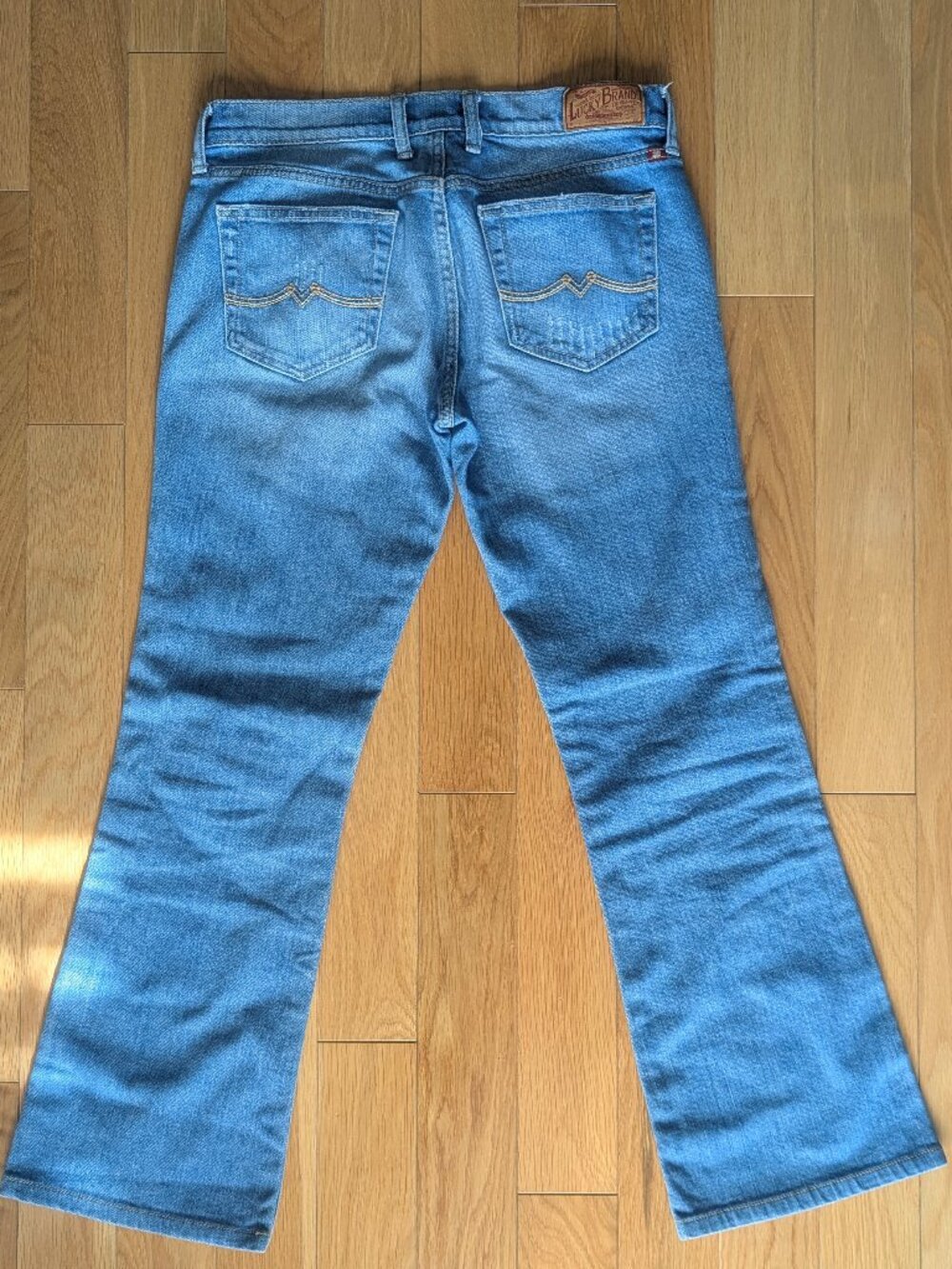 Lucky Brand Neaopolitan Sweet N Low jeans, size 6/28, 28" inseam